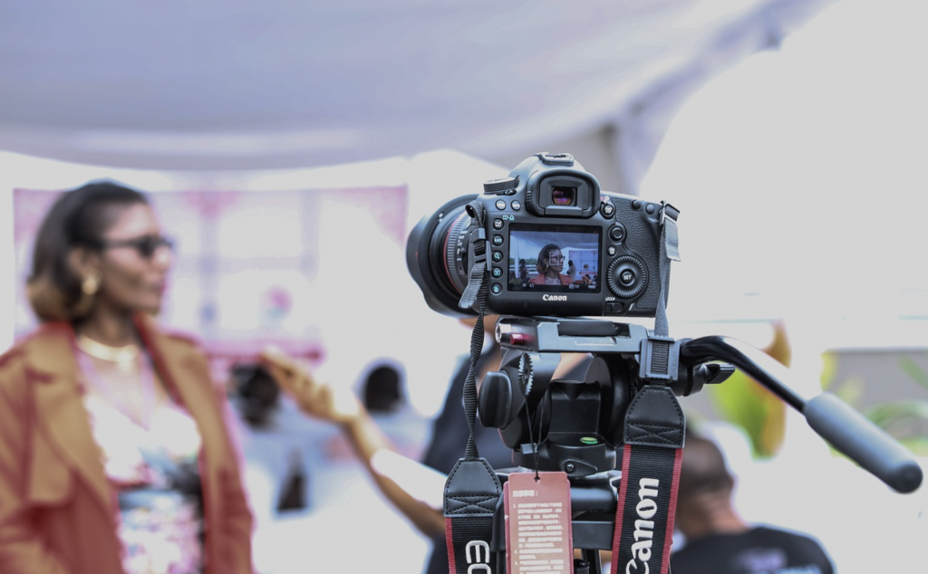 Tu peux ajouter des services